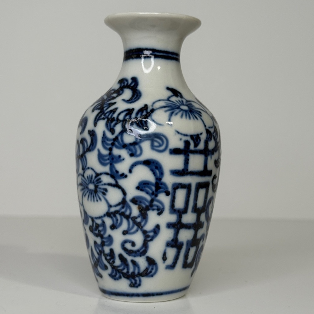 Vintage Chinese Porcelain Blue and White Floral mini Vase